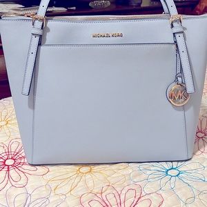 Michael Kors Large Voyager Tote ——— Blue